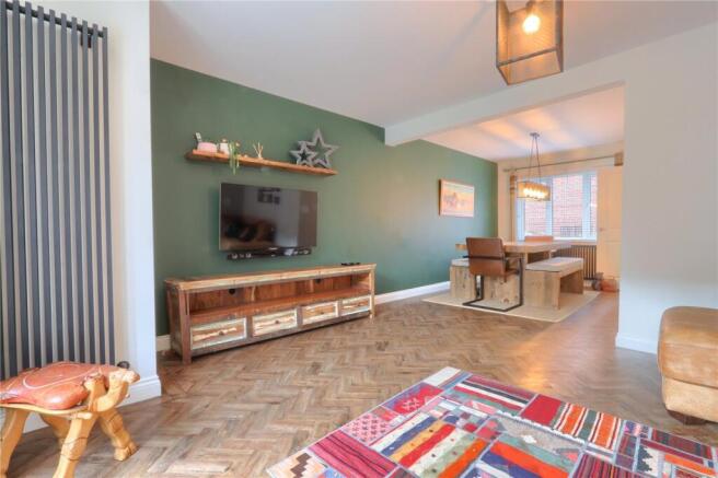 5 bed Detached for sale Image 9