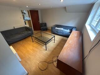 7 bed Terraced to rent Image 9