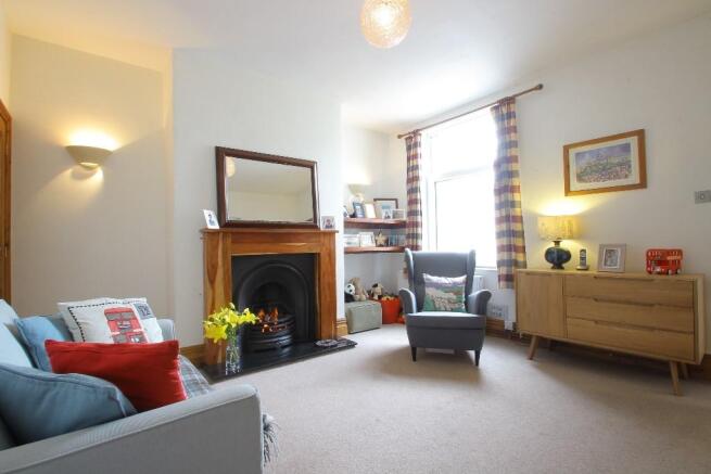 LIVING/DINING ROOM