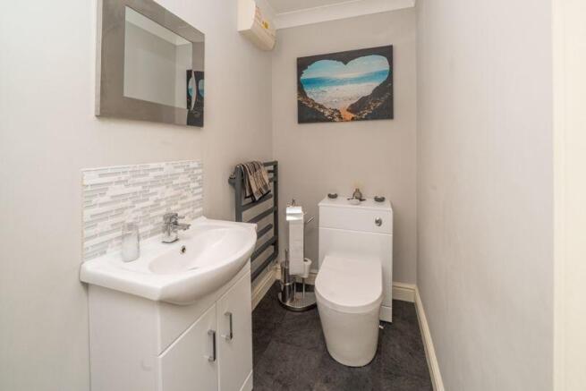 GUEST CLOAKROOM