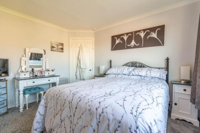 4 bed Semi-Detached for sale Image 8