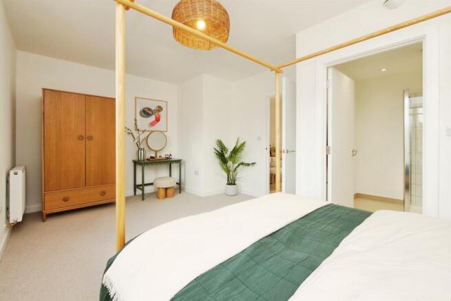 4 bed Town House for sale Image 6