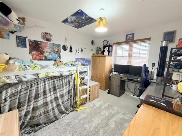 4 bed Detached for sale Image 9