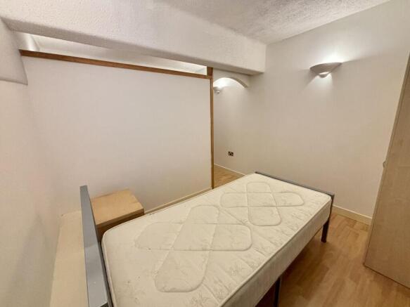Bedroom 2 / Study