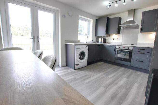 3 bed Semi-Detached for sale Image 6