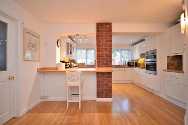 014 kitchen queenswood.JPG