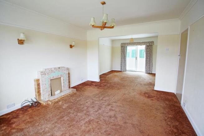 Lounge/Dining Area