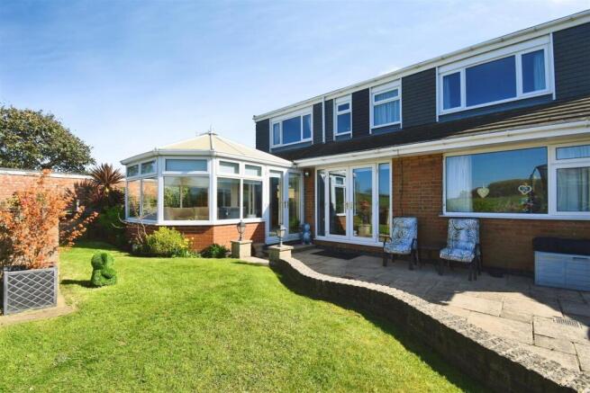 5 bed Detached Bungalow for sale Image 4