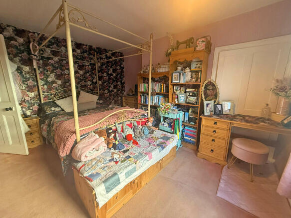 3 bed Semi-Detached for sale Image 6
