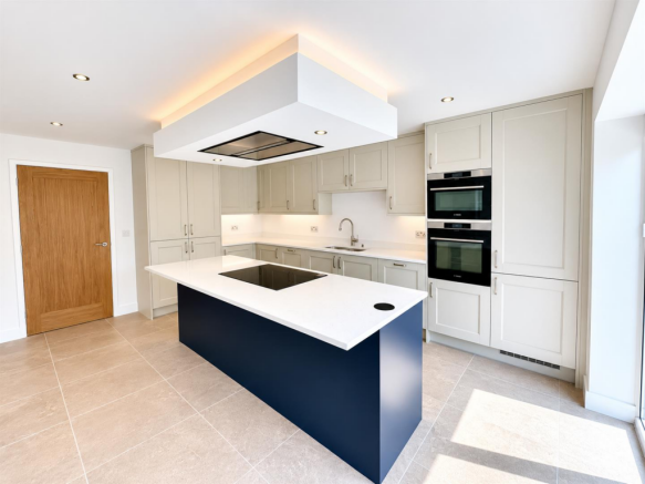 Kitchen Diner (1/4)