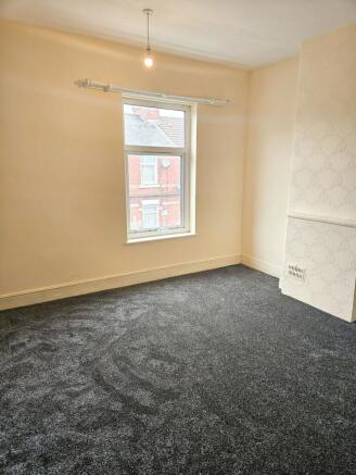 2 bed Terraced to rent Image 4