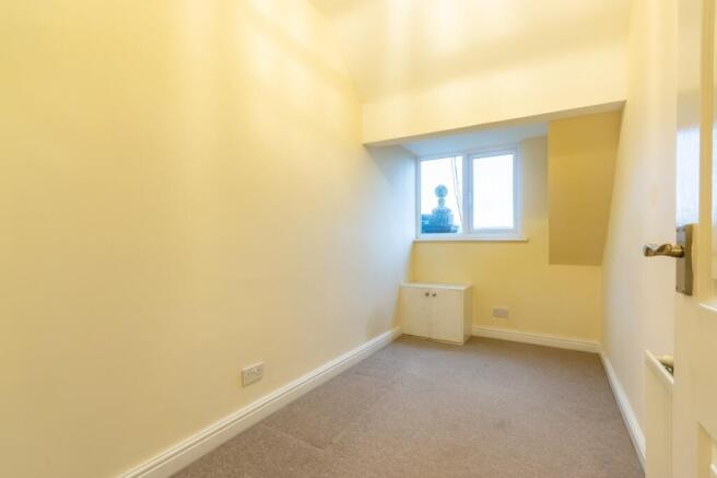 3 bed Flat for sale Image 11