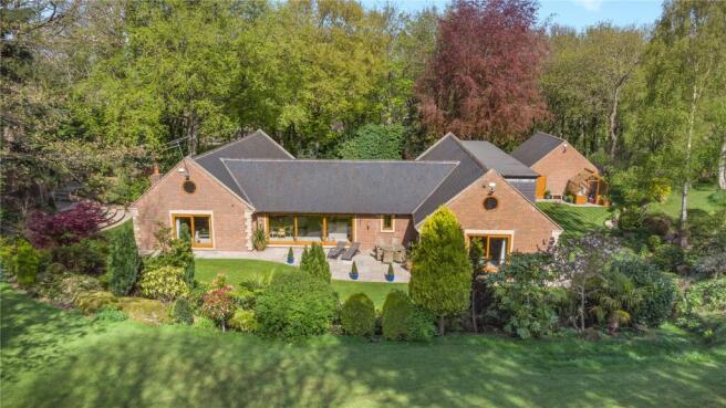 5 bed Detached for sale Image 11