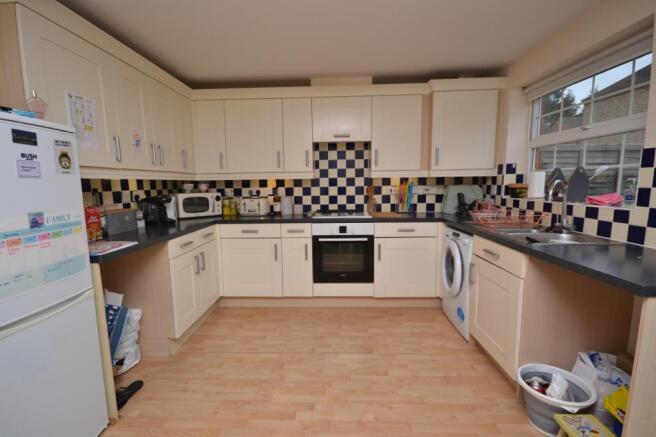 kitchen / breakfast 