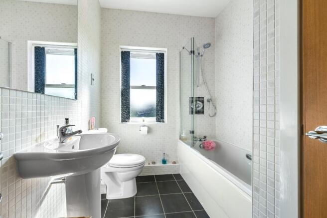 2 bed Flat for sale Image 8