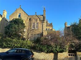 13b, Park Drive, Huddersfield HD1 4EB