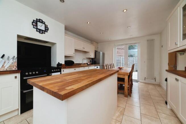 3 bed Semi-Detached for sale Image 4