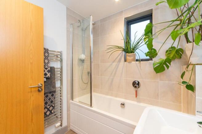 SKROWTNIAP612 - Bathroom A.jpg