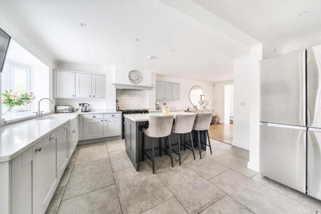 4 bed Detached for sale Image 5
