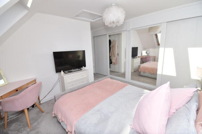 Master Bedroom..JPG