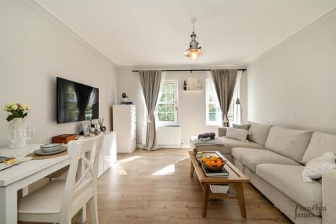 11 Canton Street, London, E14