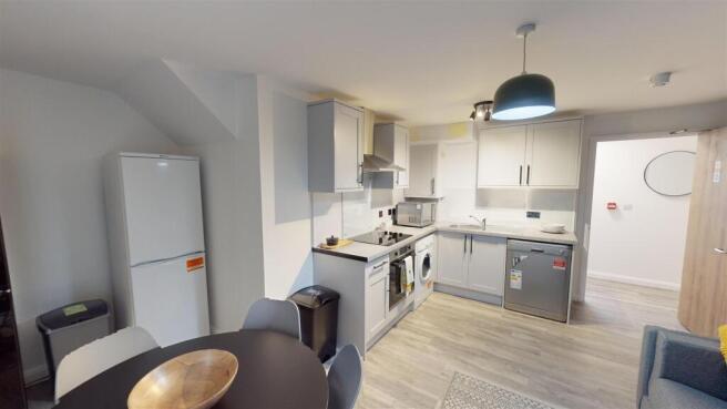 9-Piccadilly-Place-Kitchen-Diving.jpg