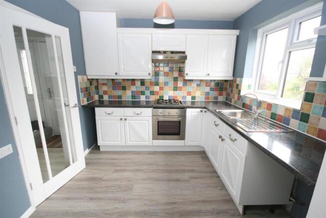 Kitchen (2).JPG