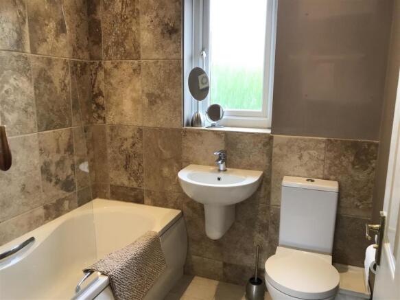 En Suite 1 landscape.JPG