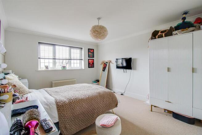 5 bed Detached for sale Image 12