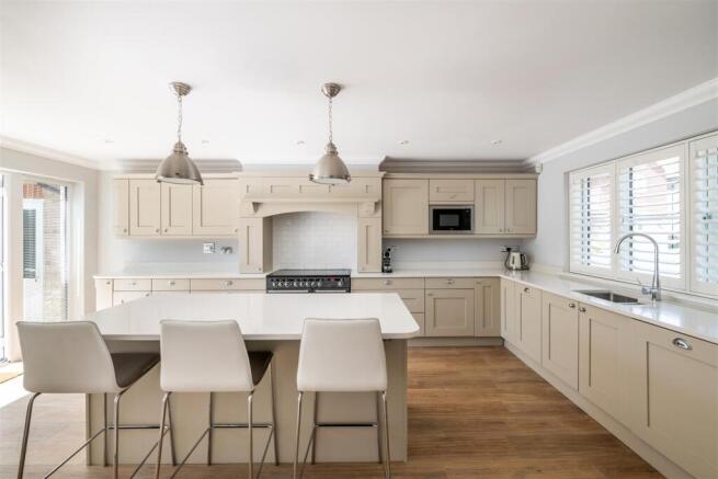 Edward Place, Worth, Crawley, West Sussex photo 4
