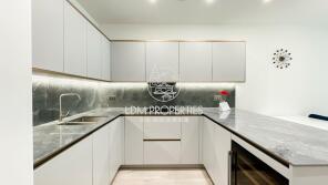 7, Springpark Drive, Hackney, London N4 2ZF