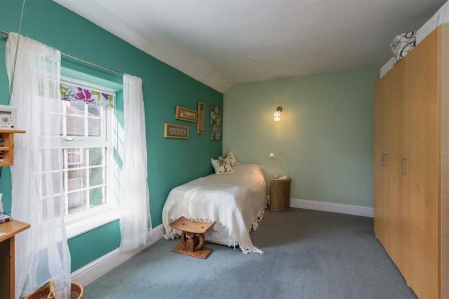 Hill Cottages 28 Bedroom 1-3.jpg