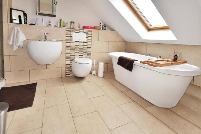 SECOND FLOOR BATHROO