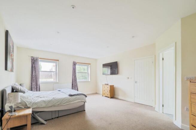 6 bed Detached for sale Image 12