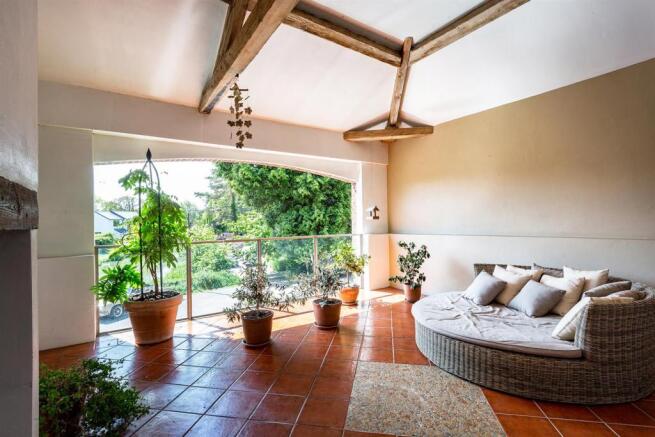 Open Fronted Garden Room with Balcony