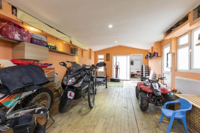 Outbuilding With Bathroom / WC