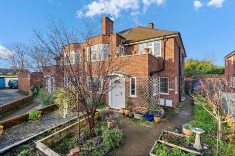 Linden Close, Thames Ditton, KT7