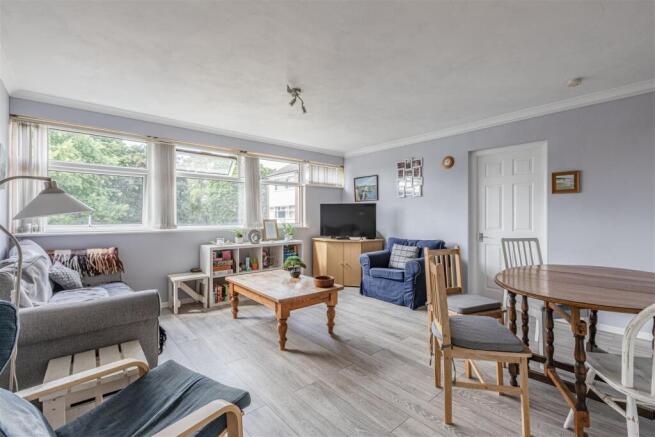 New Court, KT15 2EE - 7.jpg