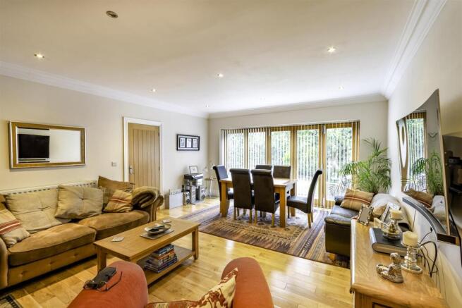4 bed Detached for sale Image 12