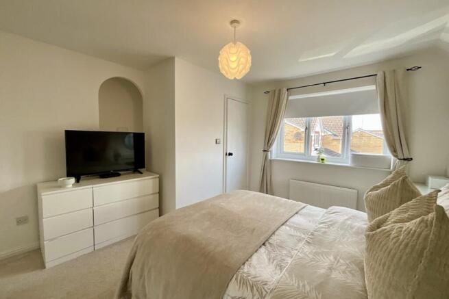 4 bed Detached for sale Image 9
