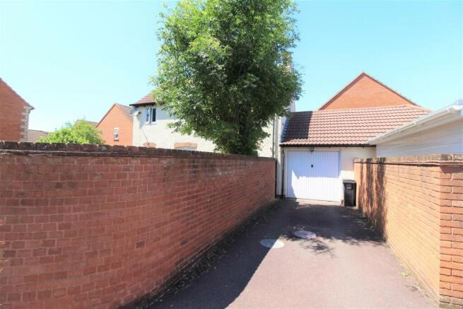 Garage & Driveway