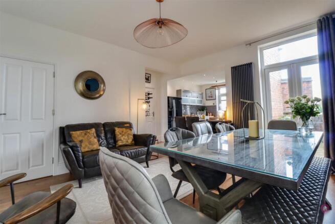 6 bed Semi-Detached for sale Image 7