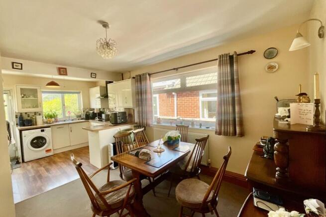3 bed Bungalow for sale Image 9