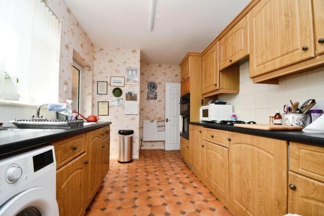 4 bed Semi-Detached Bungalow for sale Image 5