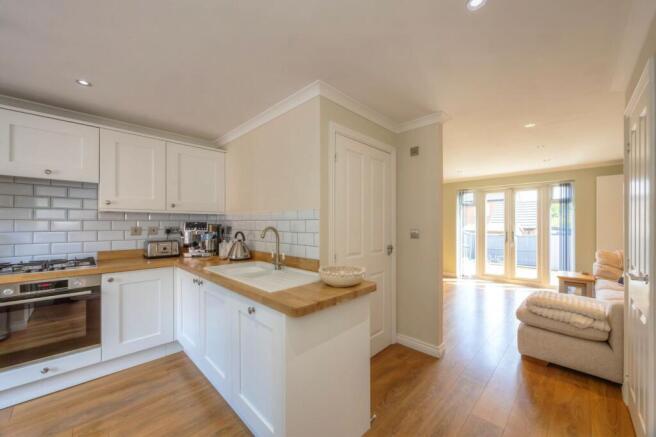 4 bed Semi-Detached for sale Image 5