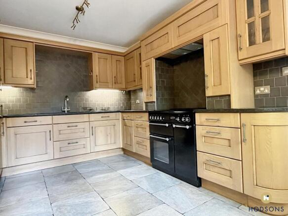4 bed Detached to rent Image 5