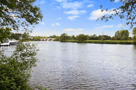 Meadow View, Chertsey, Surrey, KT16