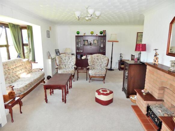 LOUNGE AREA.JPG