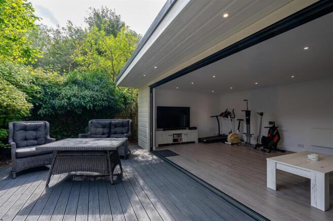 GARDEN ROOM