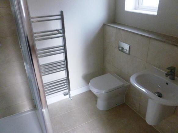 EN-SUITE SHOWER ROOM: